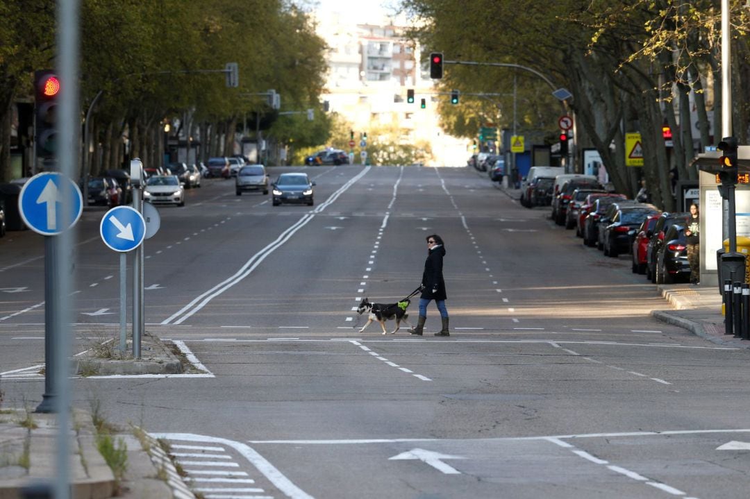 Una calle del centro de Madrid, vacía este miércoles como consecuencia de las medidas decretadas en el estado de alarma