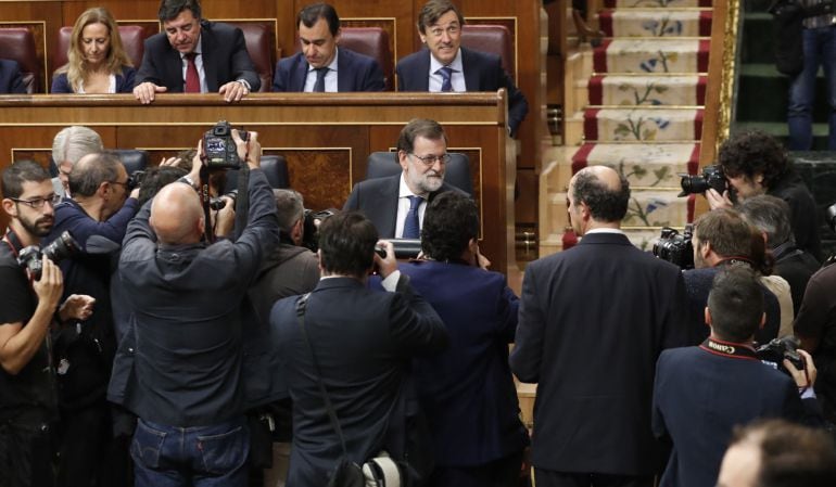 Mariano Rajoy posa para los medios gráfico al inicio de la sesión de control al Gobierno.