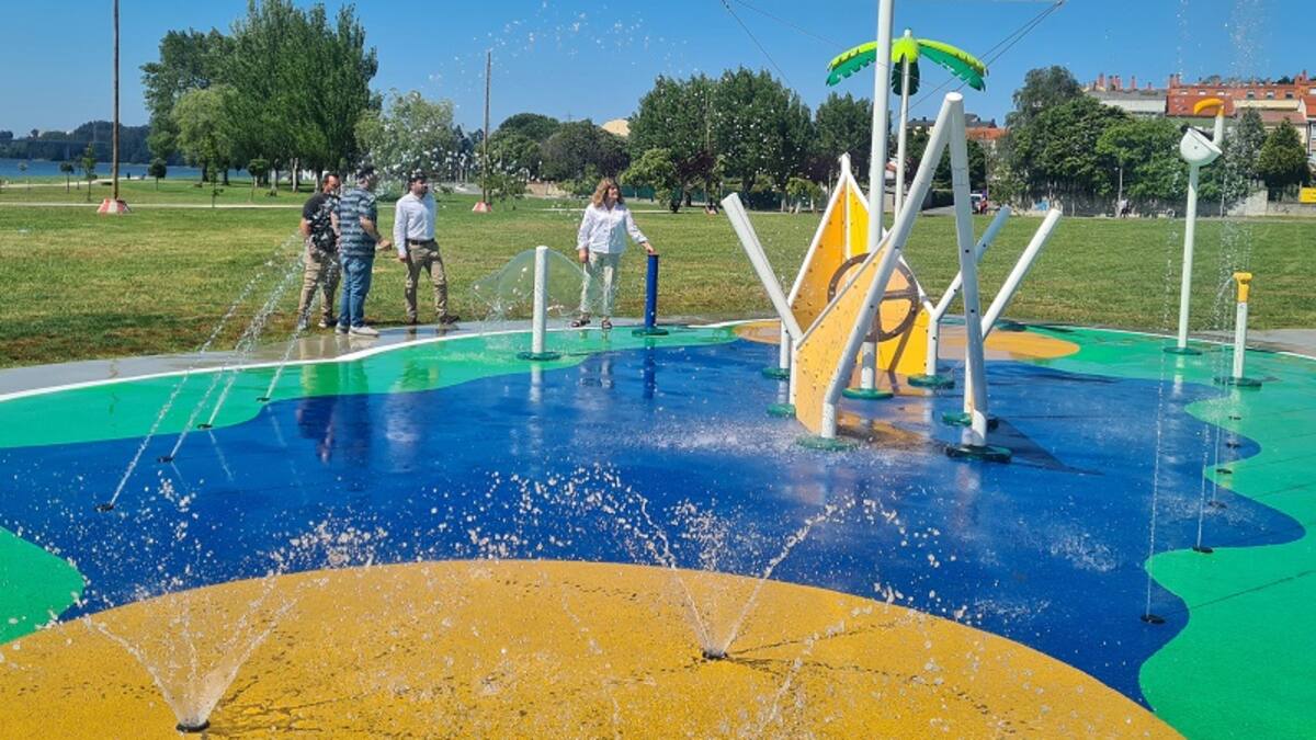 Narón invita a darse un chapuzón en pleno paseo marítimo de Xuvia