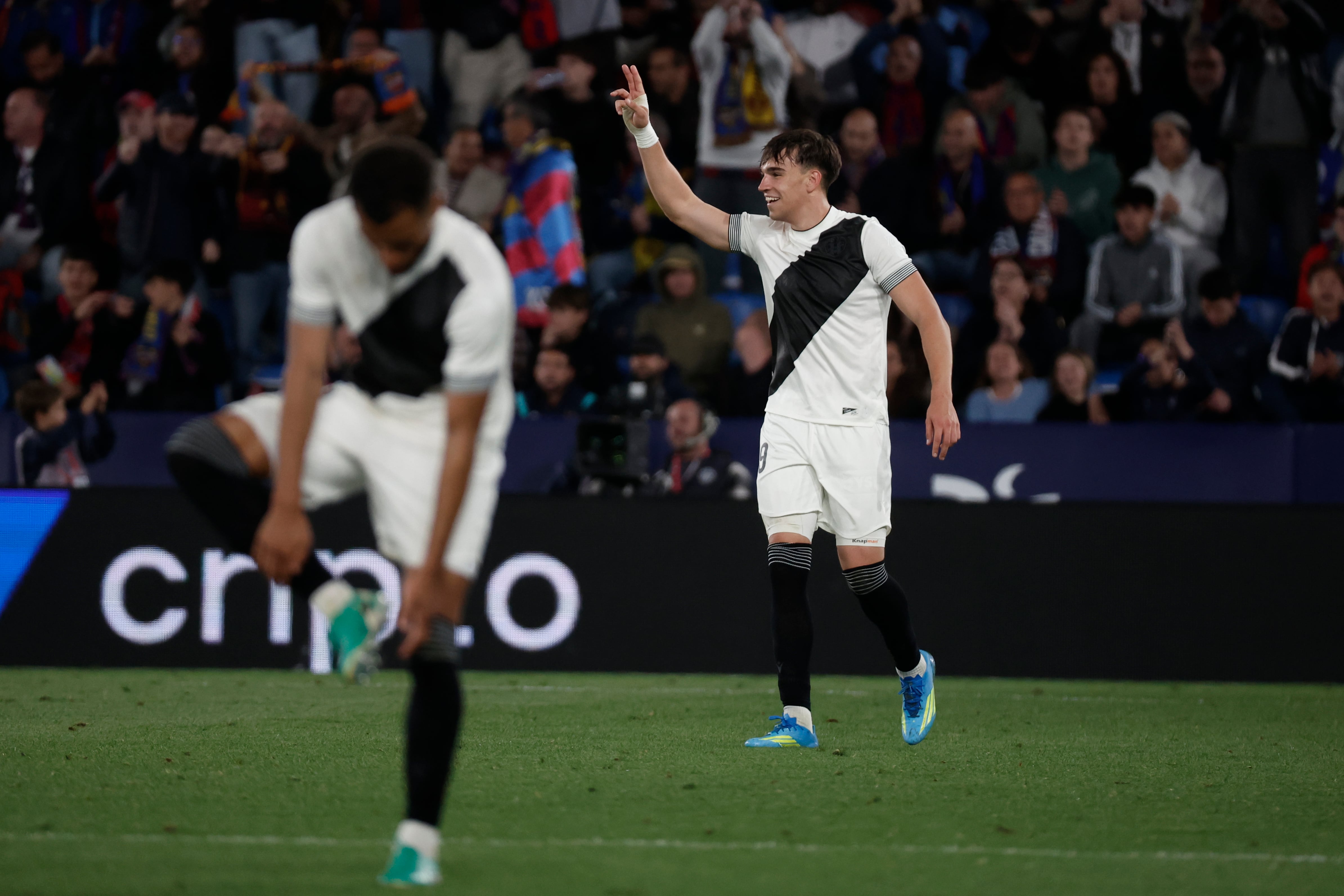Carlos Espí celebra su gol frente al Getafe