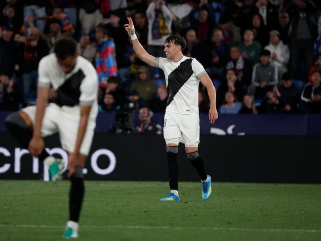 Carlos Espí celebra su gol frente al Getafe