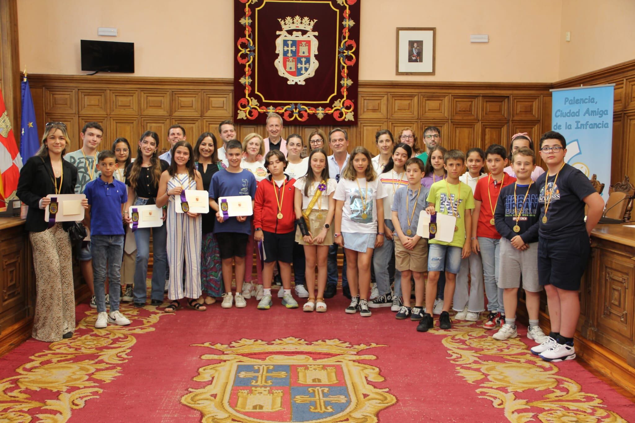 Un Pleno Infantil especial cierra el curso con la vista puesta en su participación en las fiestas de San Antolín