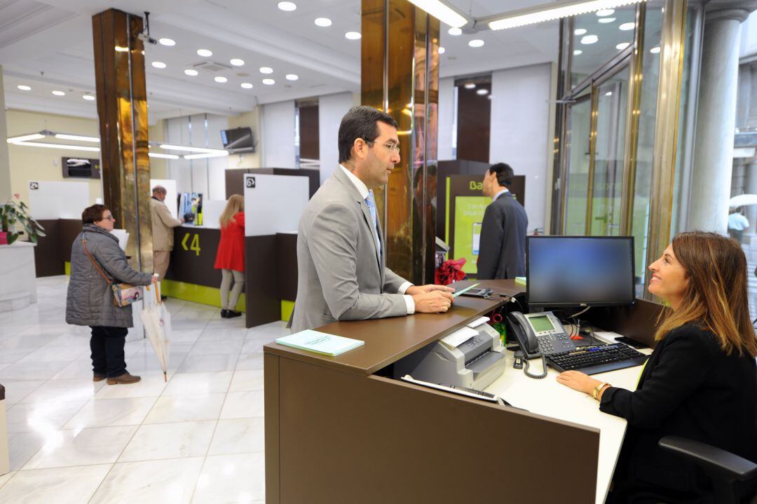 &#039;Oficina ágil&#039; de Bankia en Granada, ubicada en Puerta Real, en la calle Reyes Católicos, 1