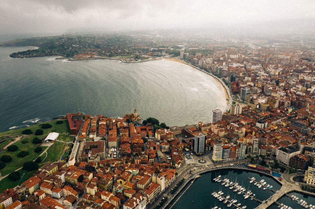 Vista aérea de Gijón. 