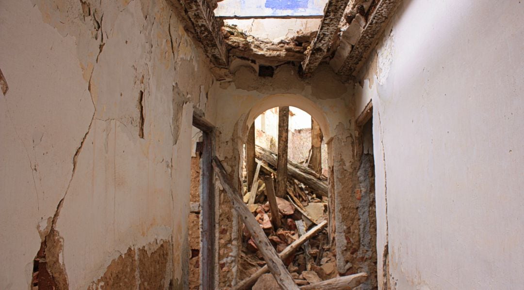 Ruinas en el pueblo deshabitado de El Cañizar (Cuenca).