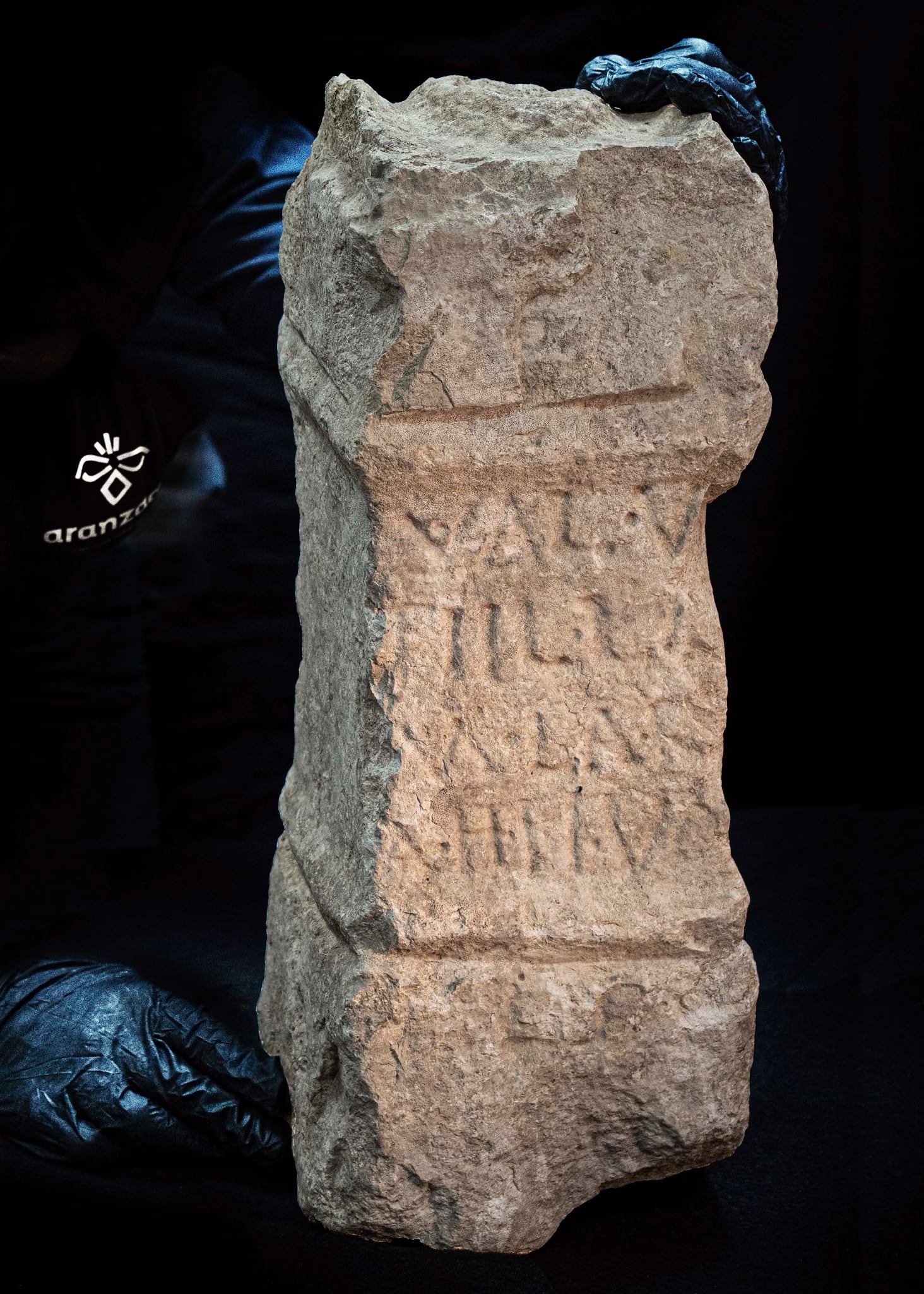 Hallazgo de un altar del siglo I en Larumbe, Navarra