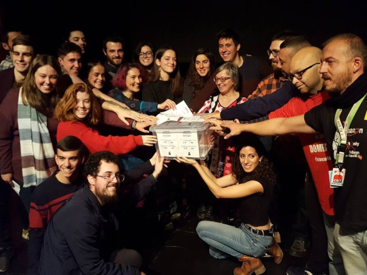 Estudiantes de 26 universidades públicas organizan referendos sobre la monarquía