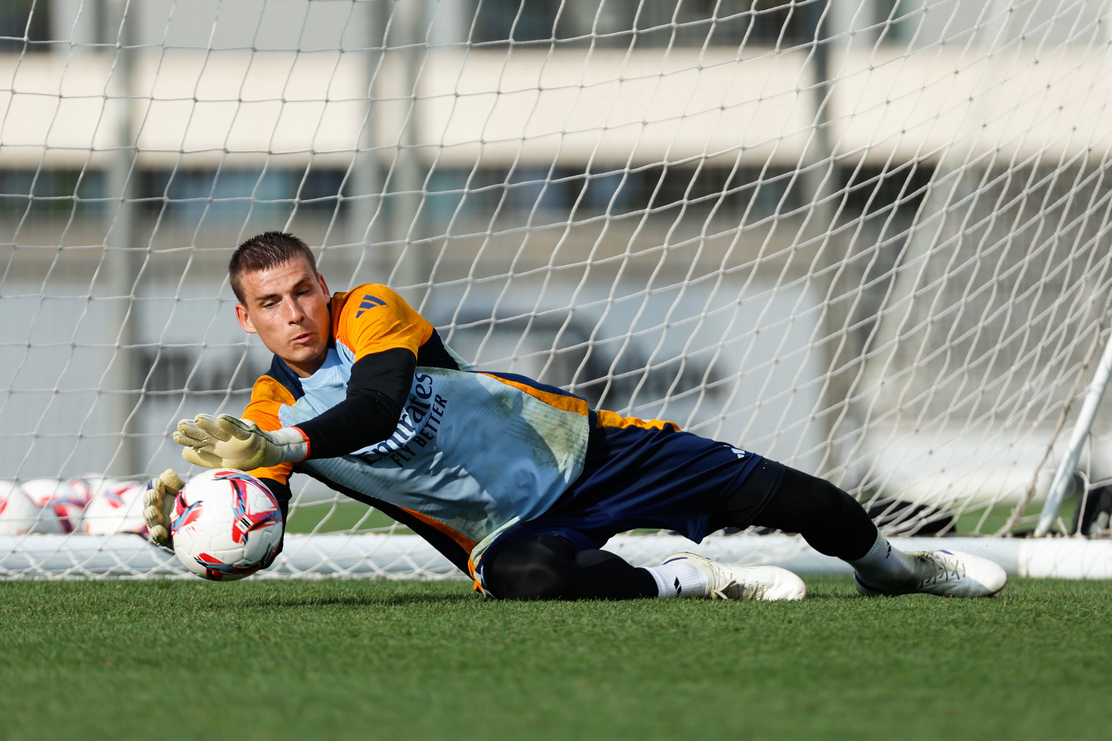 Andriy Lunin, durante un entrenamiento con el Real Madrid. (Victor Carretero/Real Madrid via Getty Images)