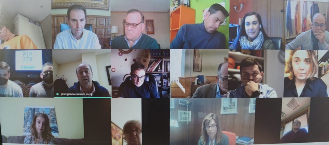 Algunos de los participantes en la reunión