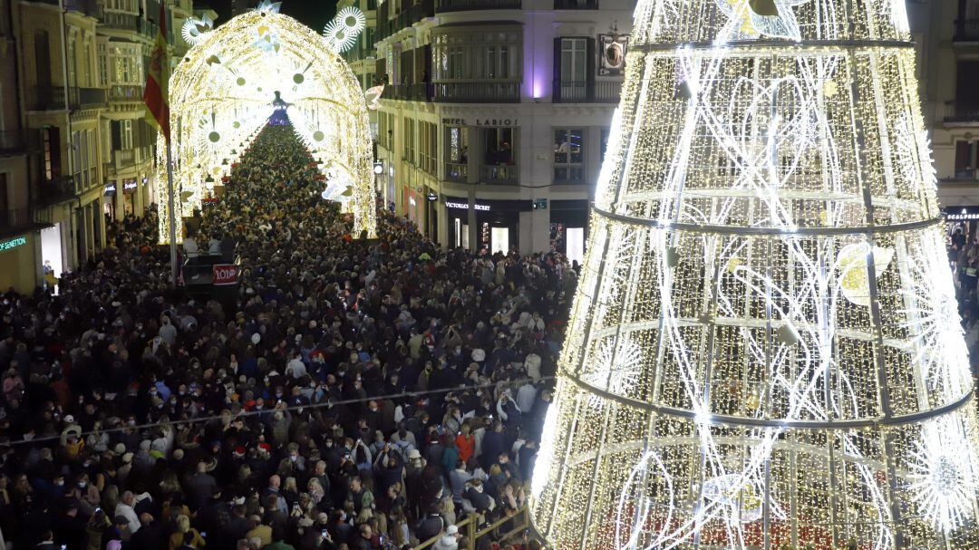 Miles de personas disfrutan de la Navidad en Málaga (Andalucía)