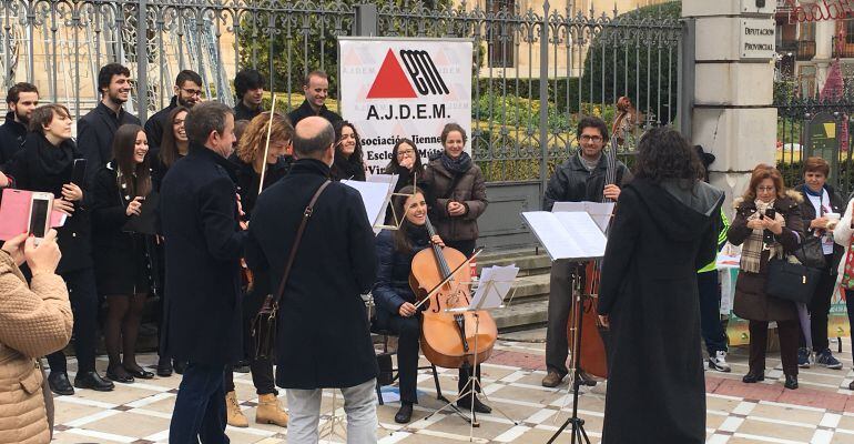 Los alumnos del Conservatorio Superior de Música ofrecen un concierto con motivo del Día Nacional de la Esclerosis Múltiple.