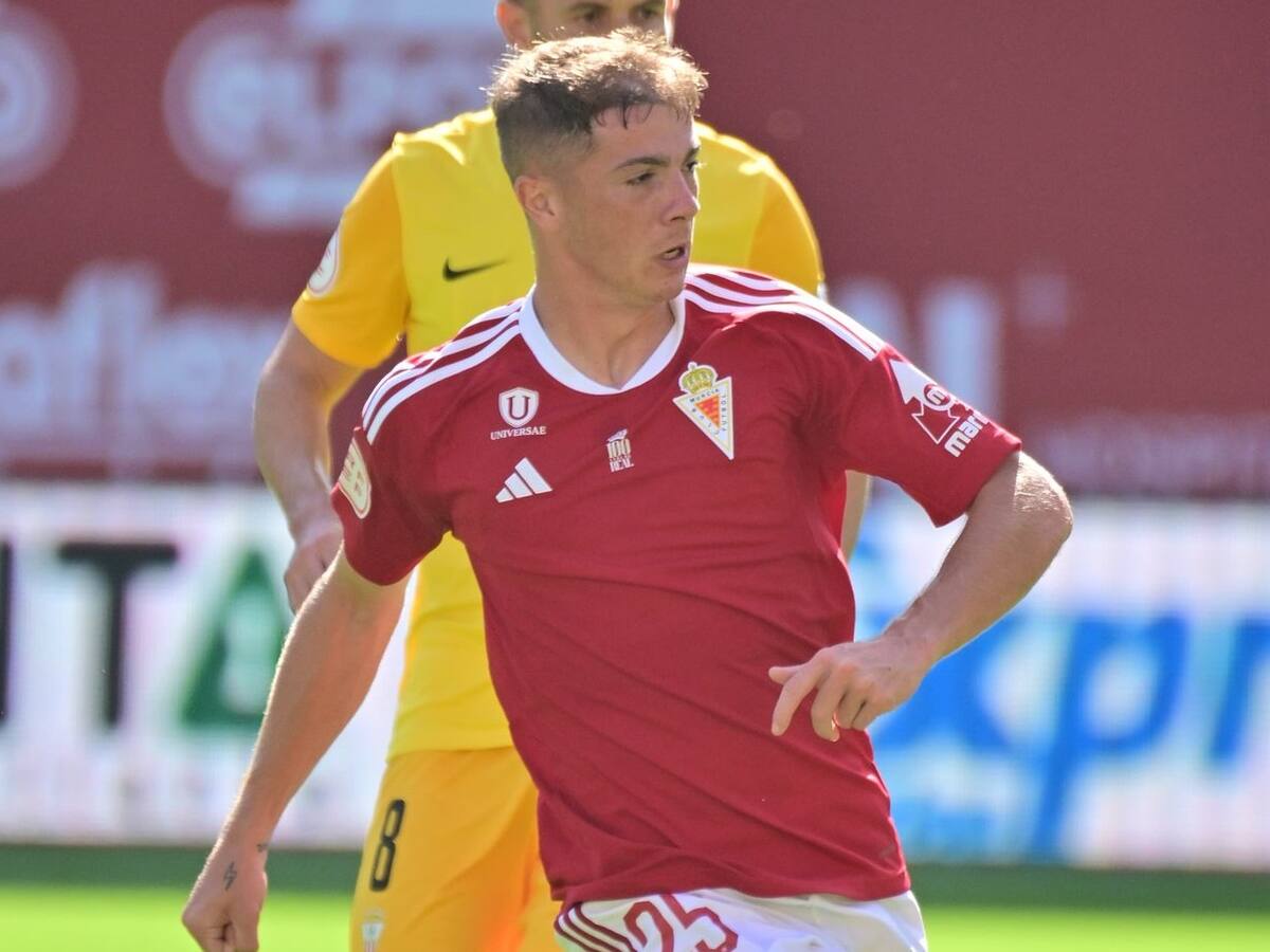 El Real Murcia sale a flote y respira