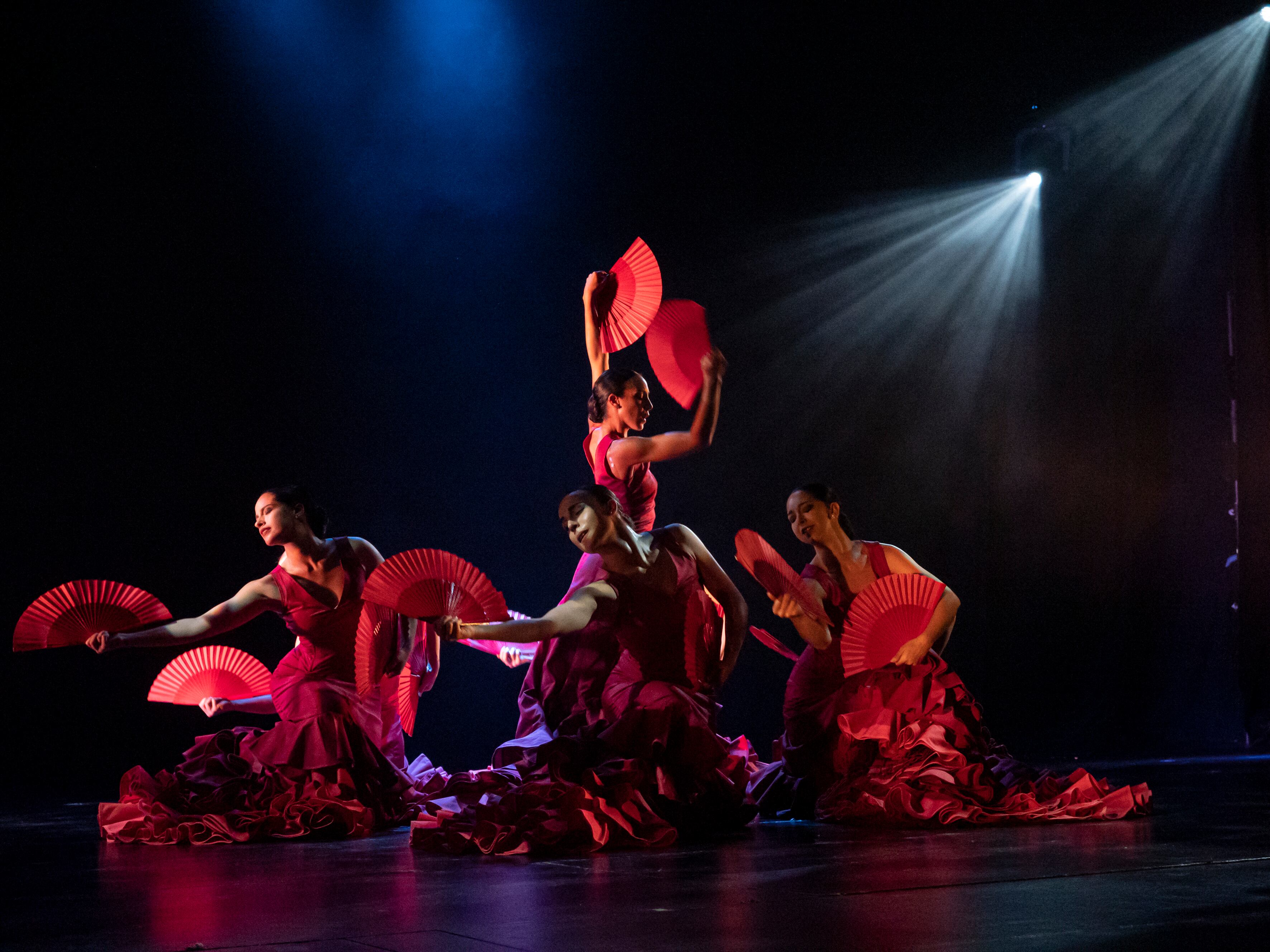 WOMAN by Aaron Vivancos