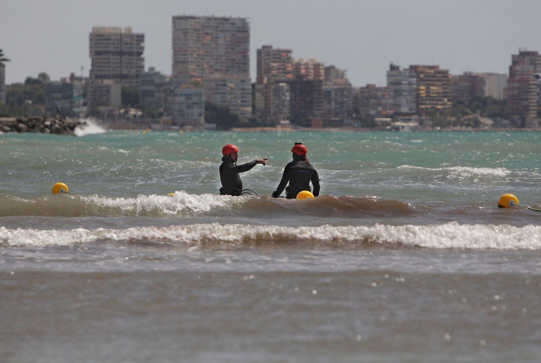 Continúa la búsqueda de una persona desaparecida en la playa de El Postiguet (Alicante)