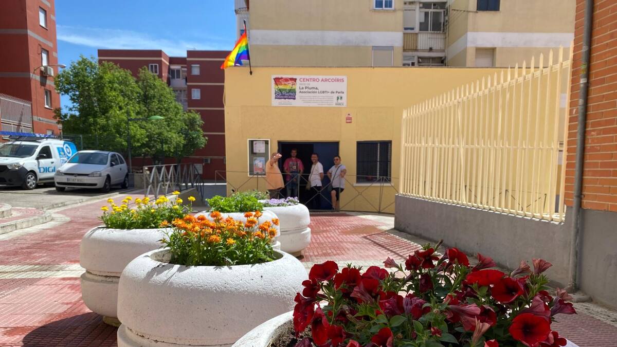 Dani Marín, presidente de la asociación La pluma de Parla denuncia las agresiones contra su nueva sede