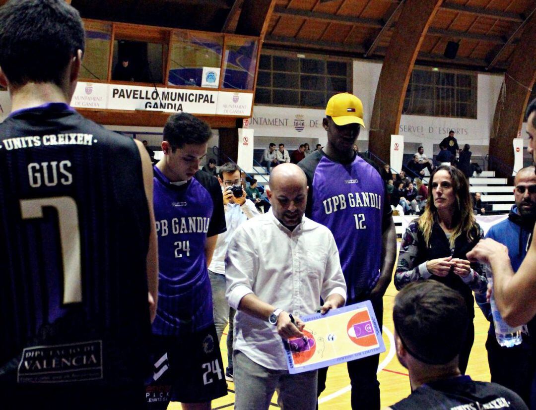 Vítor Rubio, entrenador Units pel Bàsquet de Gandia 