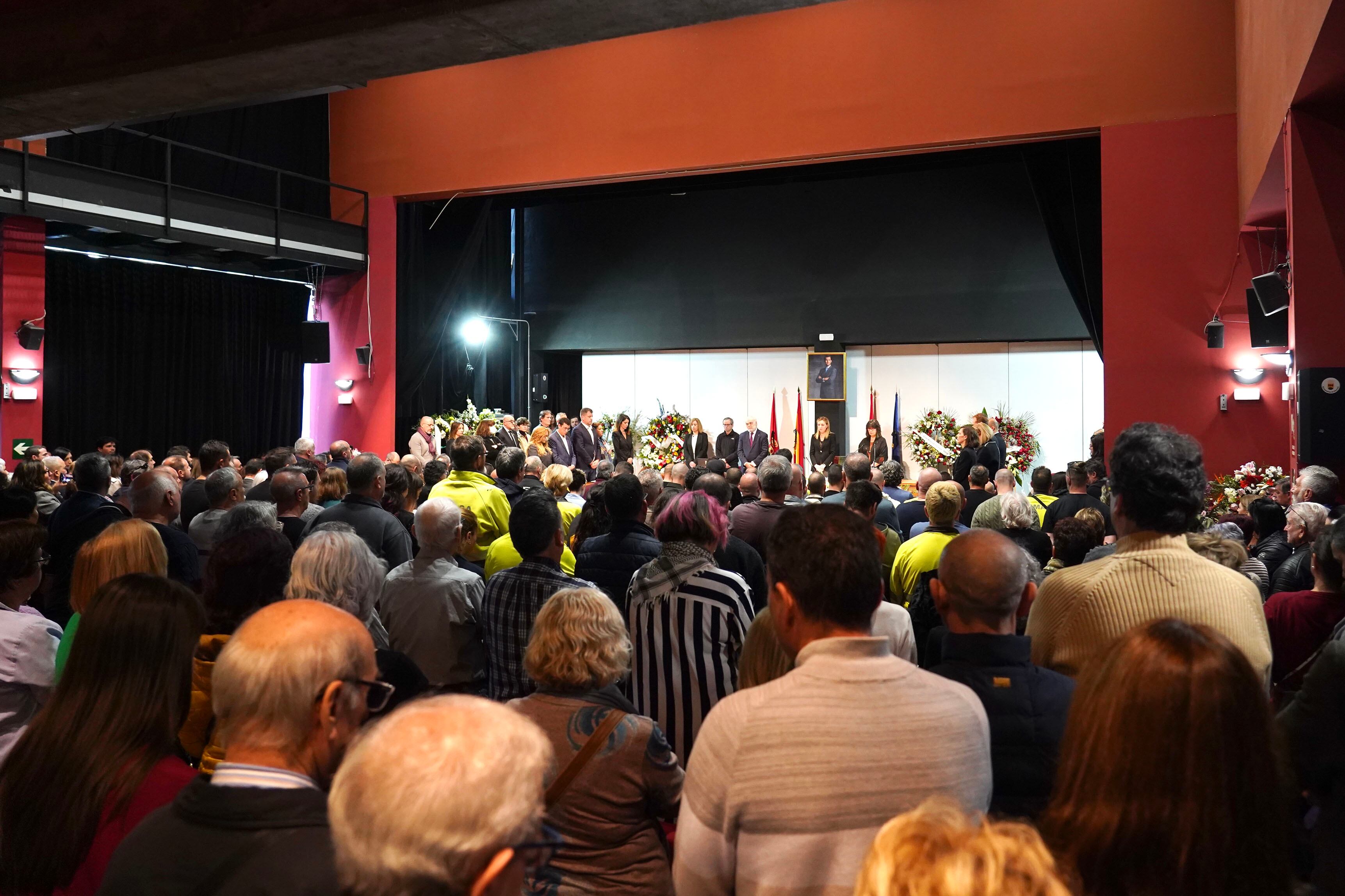 Uno de los momentos del pleno extraordinario que se ha celebrado este miércoles en Alcorcón en honor a Jesús Santos.