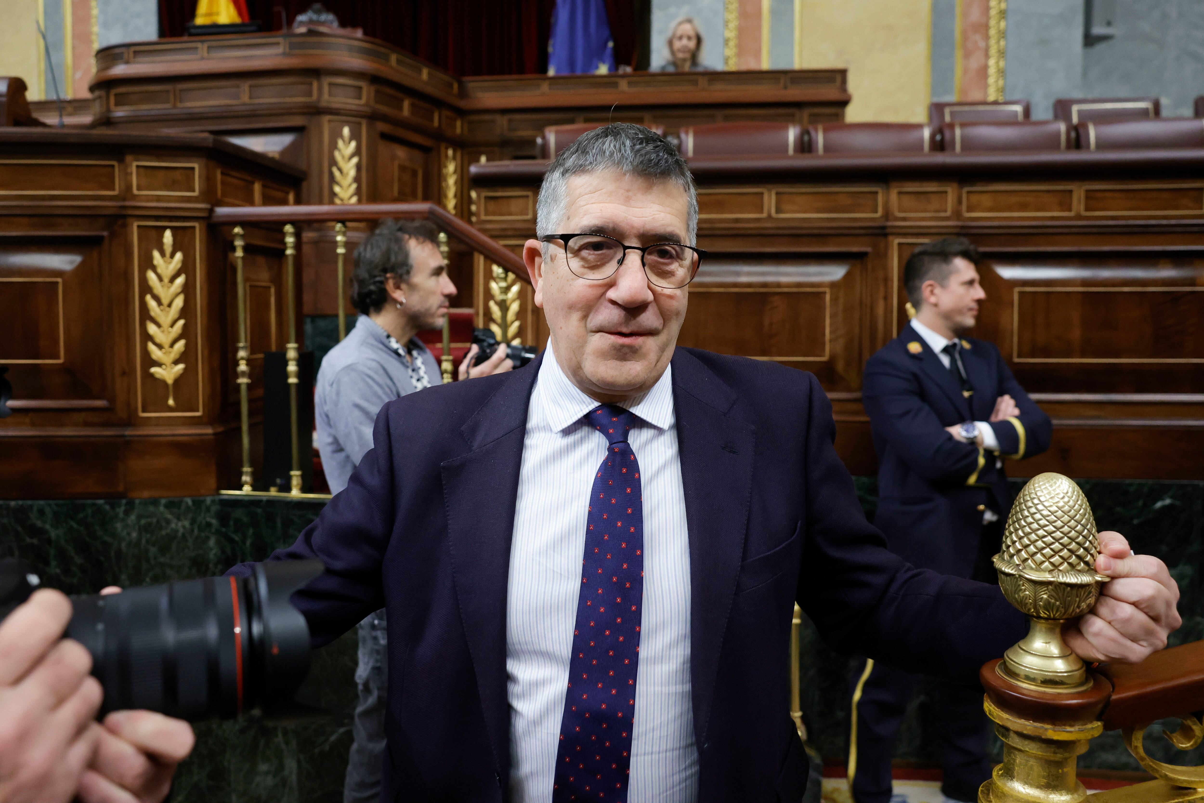 El portavoz del PSOE en el Congreso, Patxi López a su llegada al Congreso de los Diputados este miércoles para participar en la sesión de control y las preguntas de la oposición al Gobierno sobre asuntos de actualidad.