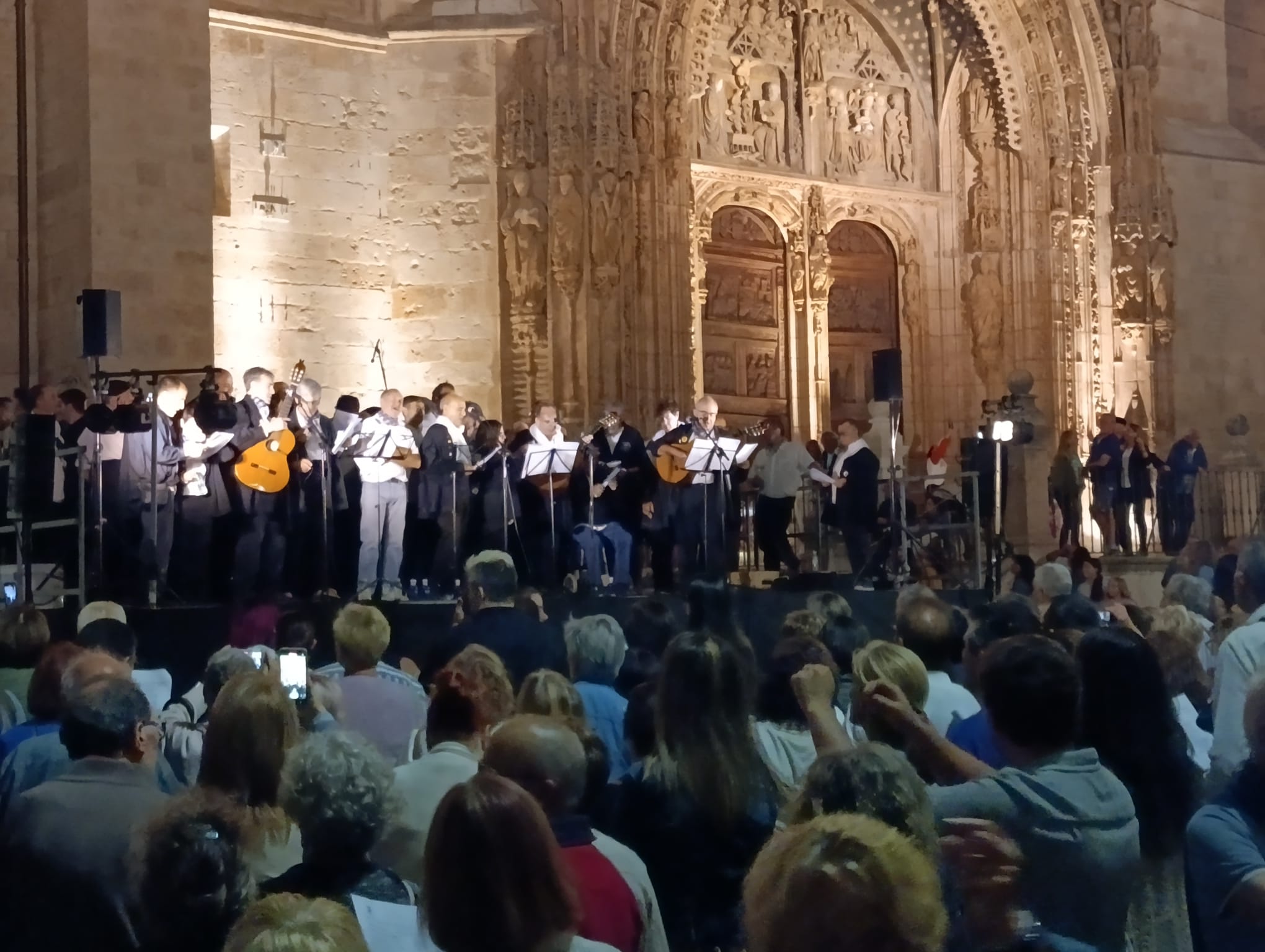 En la cantada popular de la peña El Chilindrón, se interpretan tonadas como la que ha tomado como base el concurso