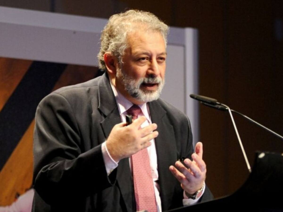 López-Acuña: "Los brotes que vemos nos muestran con toda claridad que el virus no ha desaparecido"