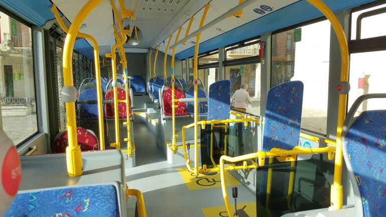 Interior de un autobús urbano de Palencia