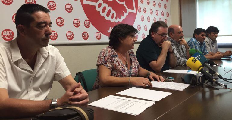 Miembros de UGT durante la rueda de prensa que han ofrecido este miércoles.