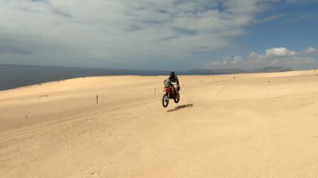 Pilotos circulando por zona de jable.