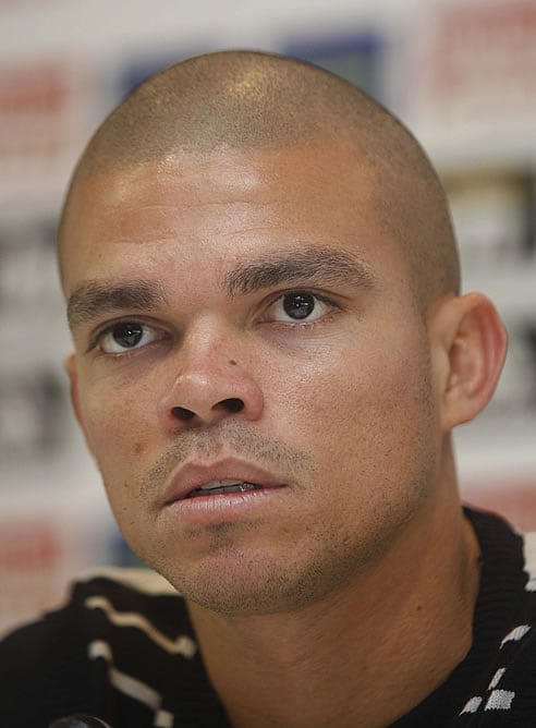 Pepe durante la rueda de prensa posterior al entrenamiento del Real Madrid.