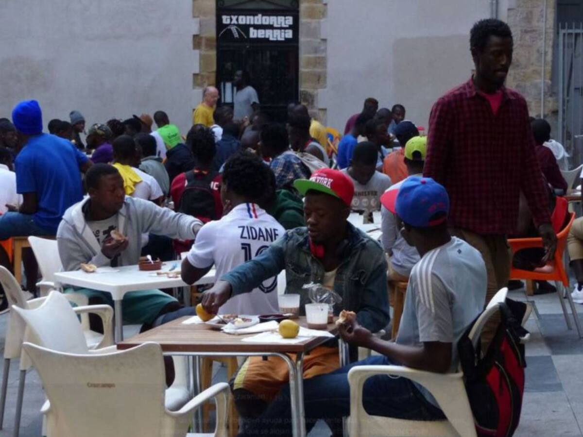 Disminuye a la mitad el número de vascos que ven la inmigración como un problema