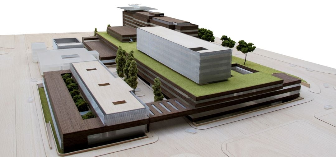 Maqueta del Hospital, ya reformado y ampliado. Imagen desde Hermanos Falcó con los edificios de 4 y 9 plantas, en primer plano