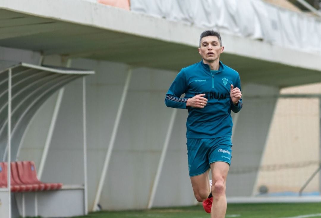 Dani Torres, en su primer entrenamiento tras regresar al Albacete