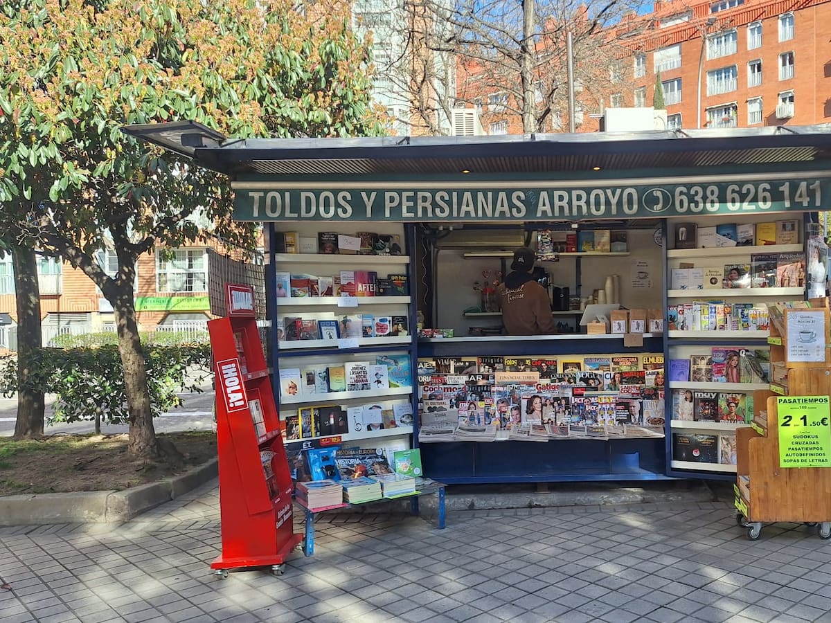 Un nuevo quiosco devuelve la vida al barrio de Acacias (Madrid)