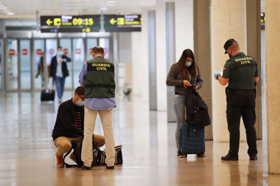 Controles a la llegada en un aeropuerto