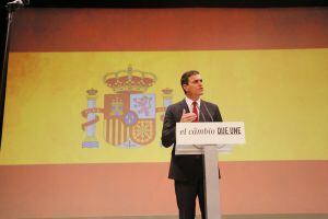 La bandera de España durante la proclamación de Pedro Sánchez como candidato del PSOE a la Moncloa