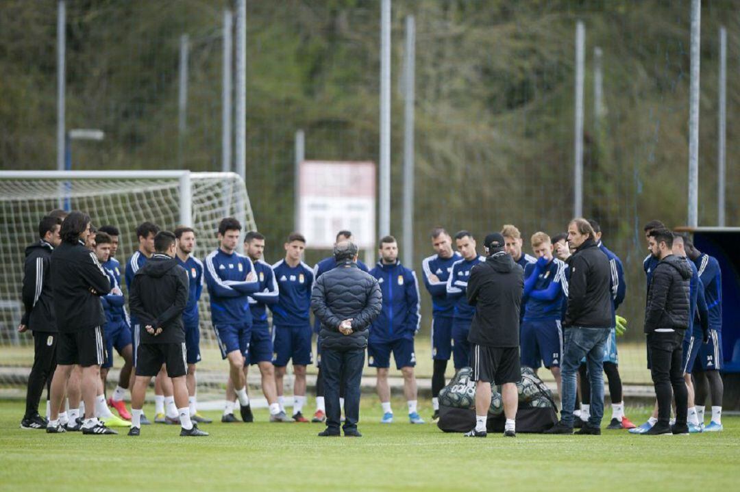 La plantilla azul, con la presencia de Federico González, Francesc Arnau y Dani Bautista