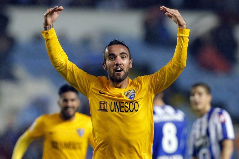 GRA301. A Coruña, 06/12/2014.- El centrocampista del Málaga, Sergi Darder, celebra el primer gol del equipo malacitano, durante el encuentro correspondiente a la jornada catorce de primera división, que disputan esta noche frente al Deportivo de la Coruña