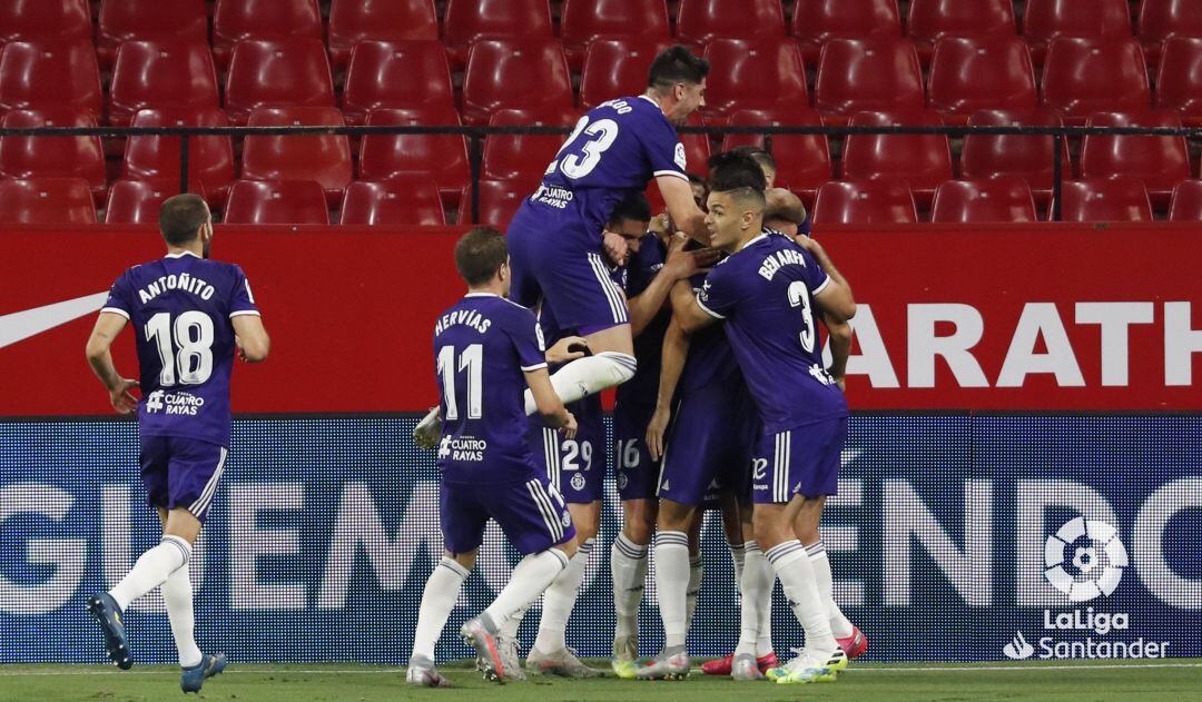 El Valladolid celebró el gol de Olivas