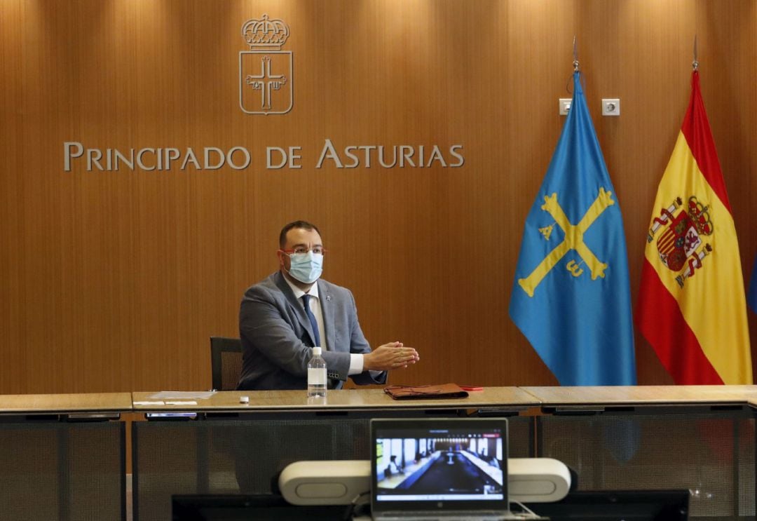 El presidente del Principado, Adrián Barbón, durante una reunión de su Gobierno. 