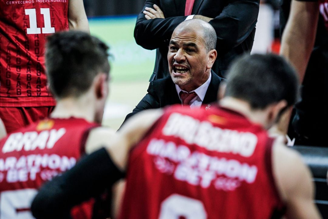 Sergio Hernández da instrucciones a sus jugadores durante el partido contra el Urbas Fuenlabrad