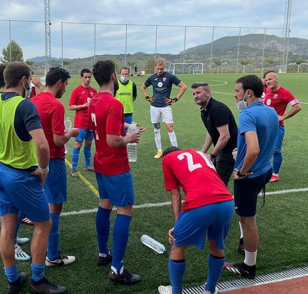 Javi Montava en el descanso de un partido