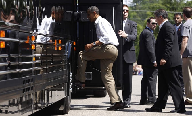 Barack Obama se sube a su autobús preelectoral en Cannon Falls