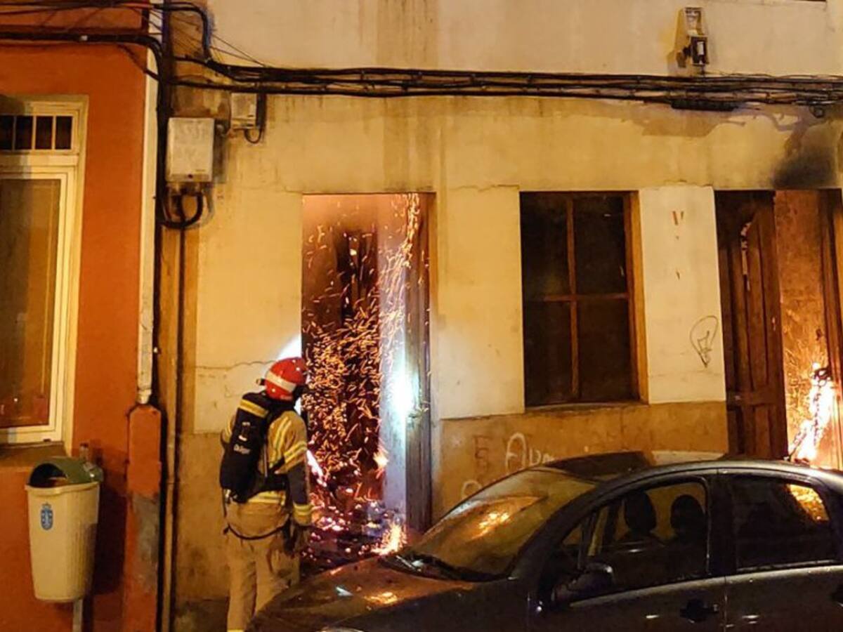 Incendio en A Coruña en una vivienda del barrio de Os Mallos