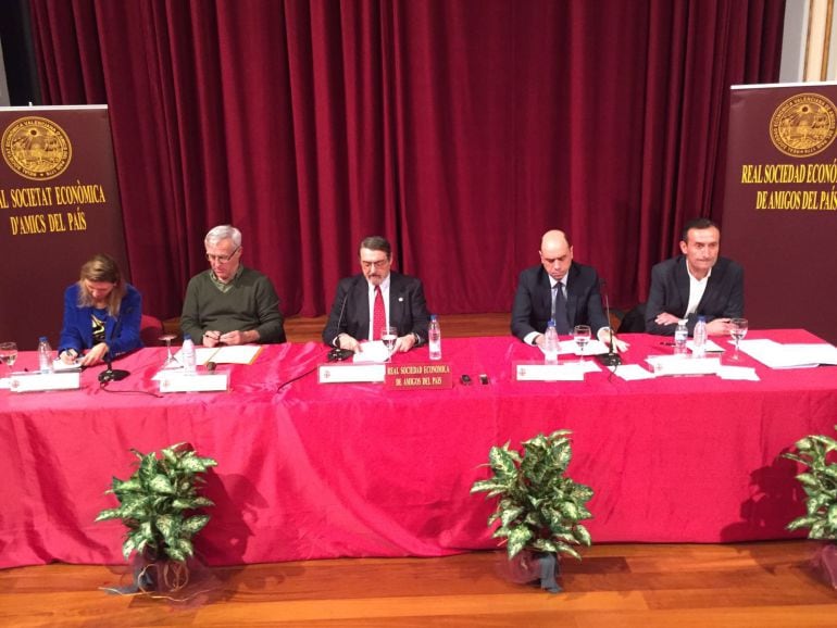 Un momento de la conferencia con los alcaldes de Elche, Alicante, Castellón y Valencia