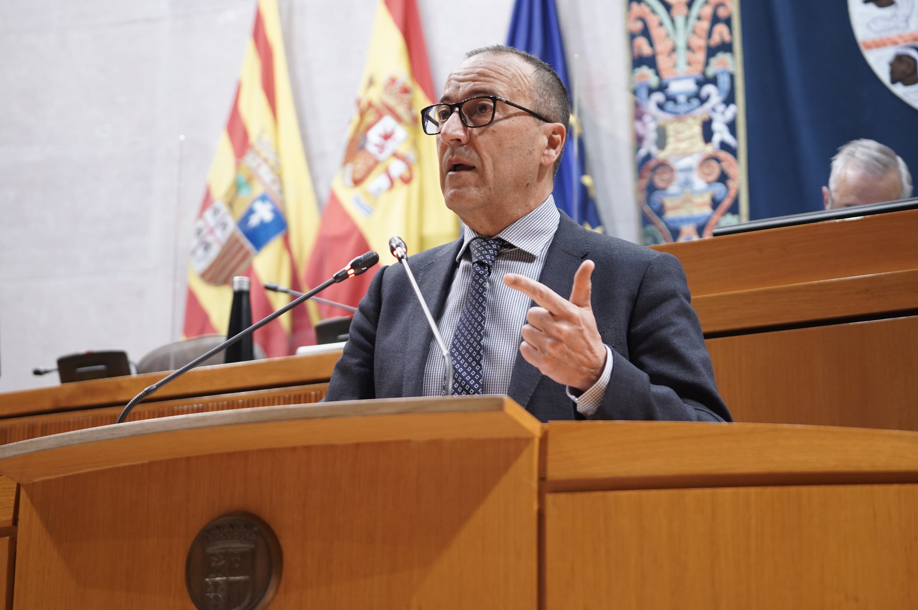 El consejero de Educación, Felipe Faci, en las Cortes de Aragón