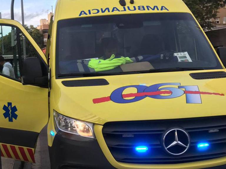 Foto de archivo de una ambulancia del 061