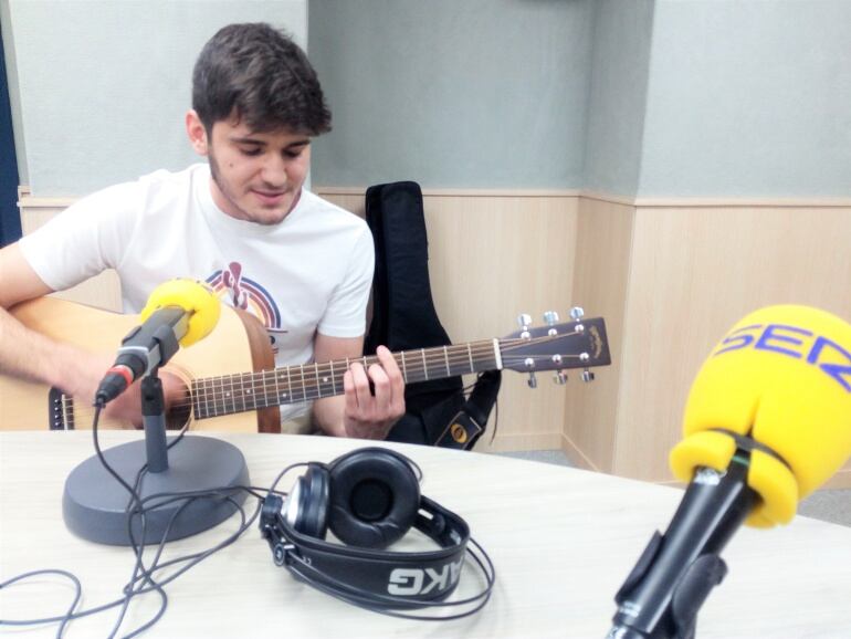 El cantante Chico Malo en Radio Elda