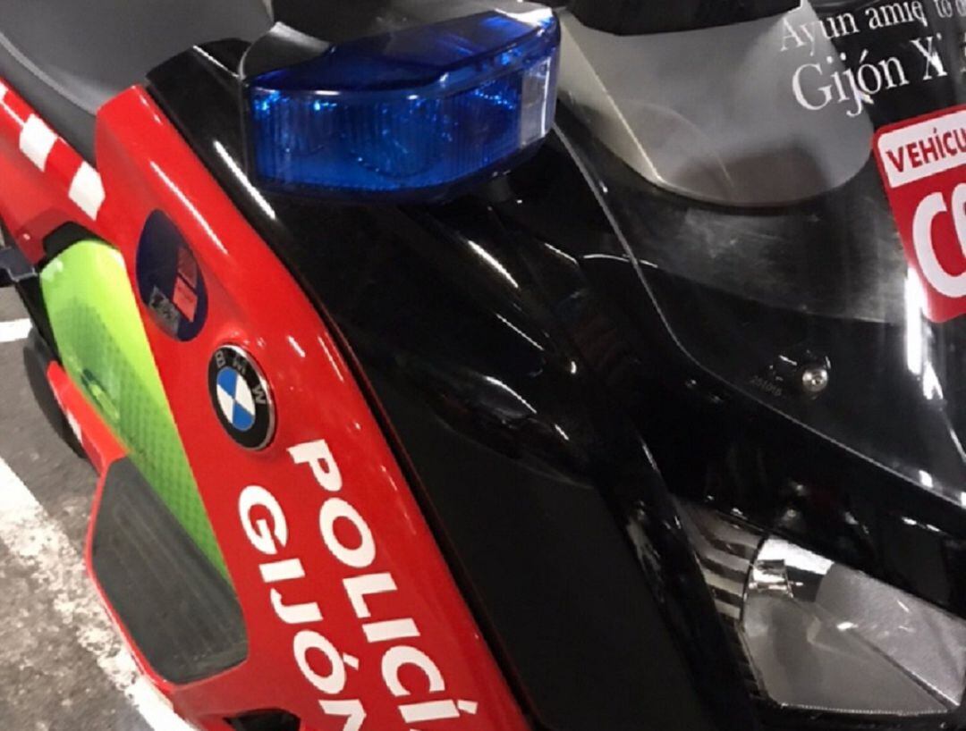 Moto de la Policía Local de Gijón.