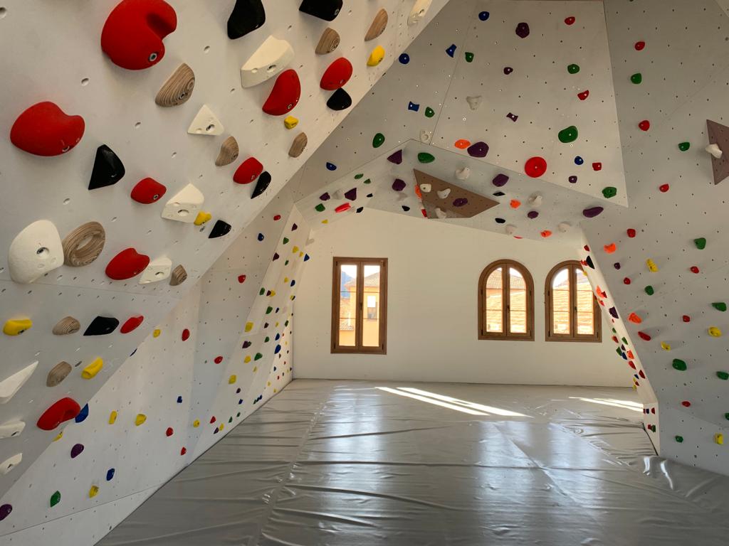 El rocódromo municipal de Sabiñánigo abre en las instalaciones de Pirenarium