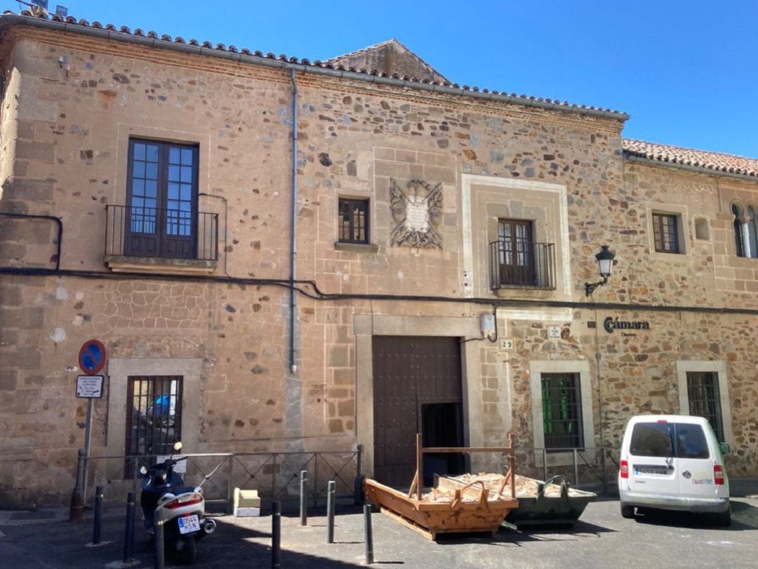 Sede de la Cámara de Comercio de Cáceres donde se han iniciado las obras