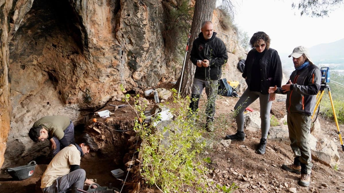 El Abrigo de La Capilla descubre vestigios de hace 30.000 años en Santomera